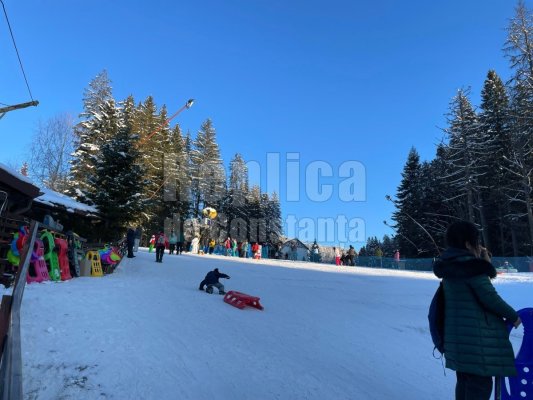 Minivacanța de schi a elevilor nu a aglomerat pârtiile la munte. Video