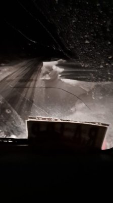 Ambulanță blocată în zăpadă între Olteni și Viroaga. Video