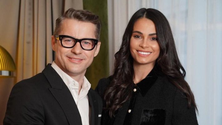 Adi Sînă i-a luat pe toți prin surprindere. A plecat de acasă și s-a mutat la hotel