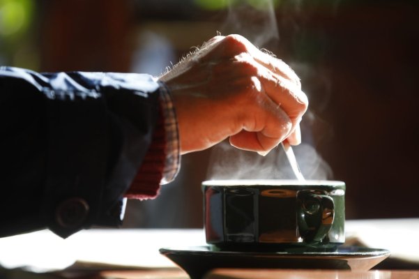 Momente de panică într-un tren: Un bărbat a vrut să-și facă o cafea, dar a provocat un incendiu