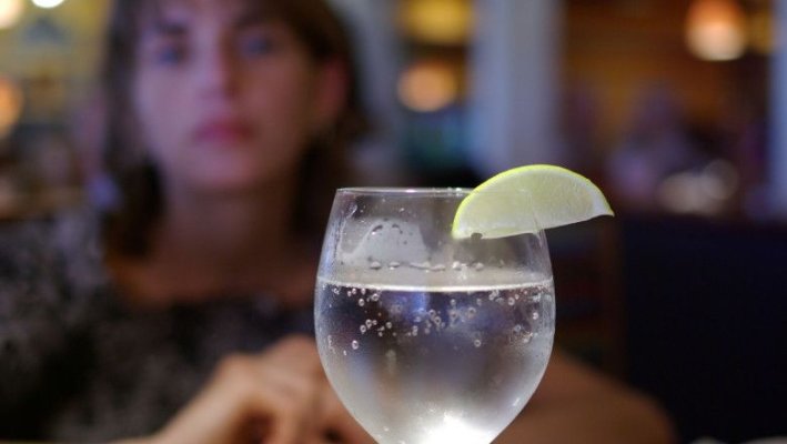 Care este legătura dintre apa minerală carbogazoasă și cura de slăbire