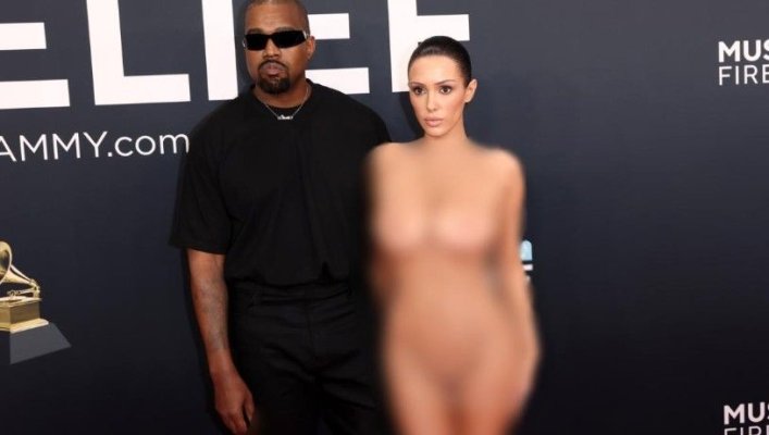 Apariție șocantă la premiile Grammy: Kanye West și-a adus soția dezbrăcată pe covorul roșu și au fost dați afară. Video