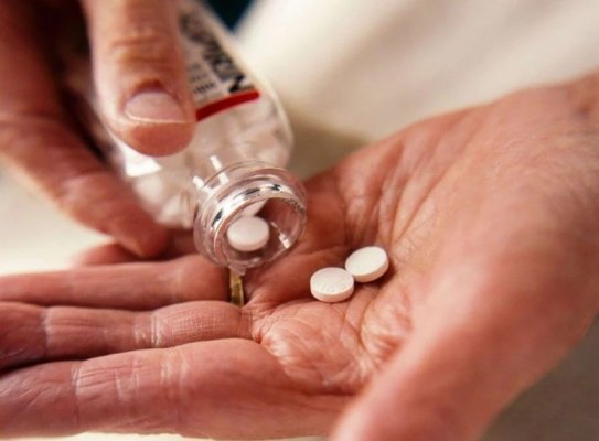 Studiu: Utilizarea regulată a acestui medicament banal scade riscul de cancer de colon