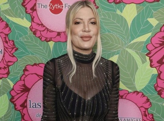 Tori Spelling, dezvăluiri picante din dormitor: „Am făcut sex în trei!”