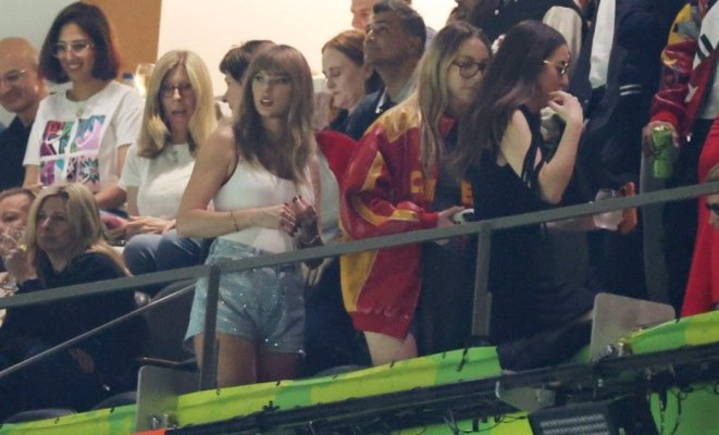 Trump o ia în derâdere pe Taylor Swift, huiduită în timpul Super Bowl