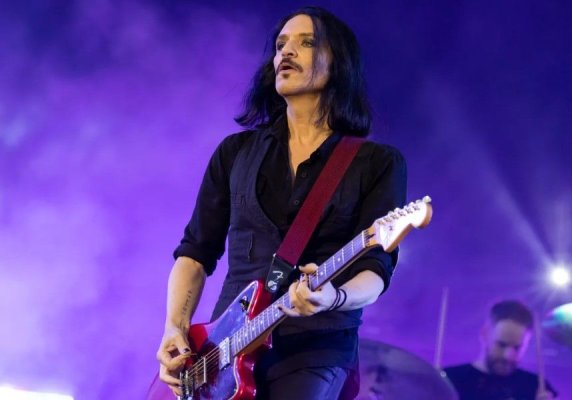 Solistul trupei Placebo, inculpat pentru că a numit-o pe Giorgia Meloni „nazistă“