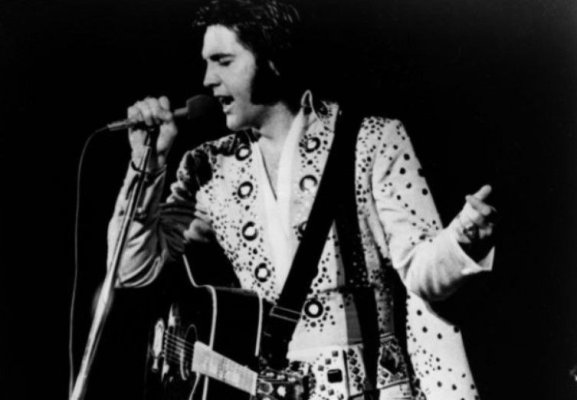 Elvis Presley a plătit datoriile și ipotecile multor oameni și a dăruit peste 200 de mașini Cadillac