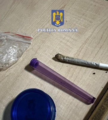 Două persoane depistate cu substanțe susceptibile a fi interzise