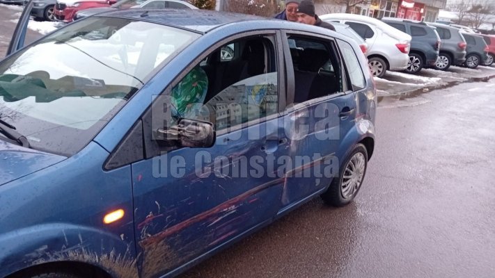 O cisternă a intrat într-un autoturism, după ce nu a acordat prioritate în sensul giratoriu, pe Aurel Vlaicu. Video