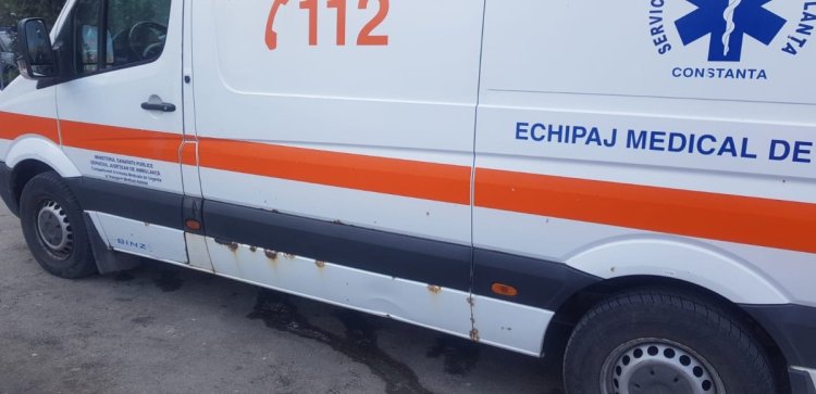 Aude cineva?! Mașinile Serviciului Județean de Ambulanță sunt din ce în ce mai ruginite!
