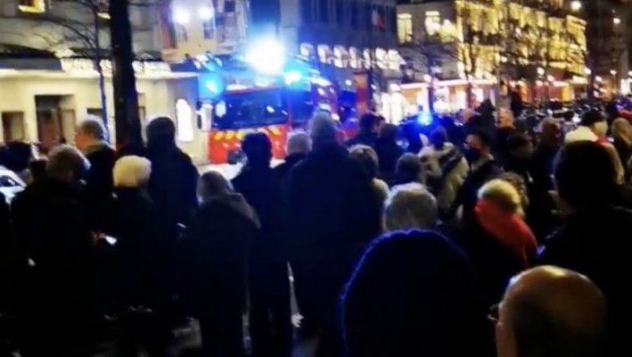 Incendiu într-o sală de teatru, în timpul unui spectacol. 1.500 de oameni au fost evacuați. Video
