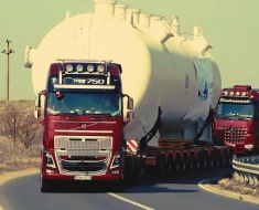 Atenție, șoferi! Un transport agabaritic, pe drumurile din Constanța