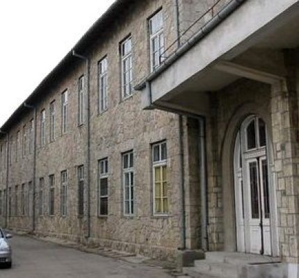 Florin Mitroi bagă excavatorul in Pavilionul de Recuperare Medicala din Eforie. Vezi de ce!