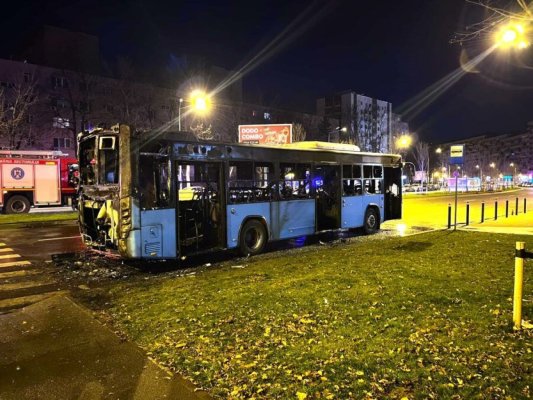 Un autobuz al STB a luat foc în București: Autovehiculul este încă în perioada de garanție. Video