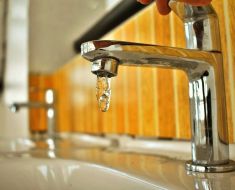 Locuitorii din zona centrală a orașului Medgidia, fără apă potabilă, din cauza unei avarii