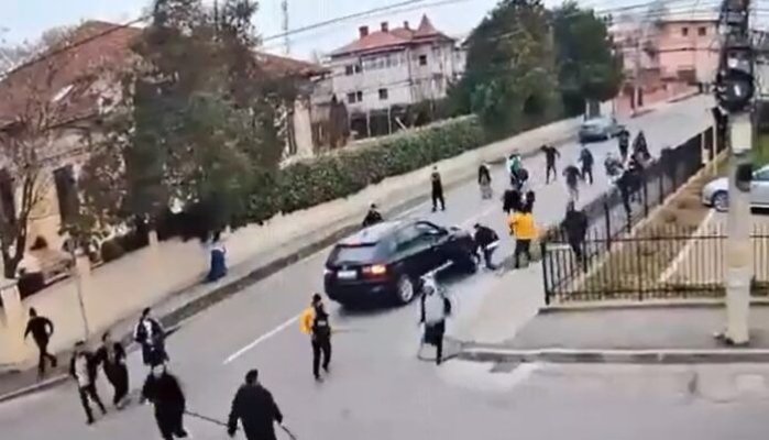 Percheziții maraton în dosarul conflictului de la Urziceni: 11 persoane, duse la audieri