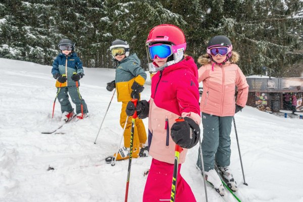Începe vacanța de schi pentru elevi. Când au zile libere în februarie, lista completă cu județele din România