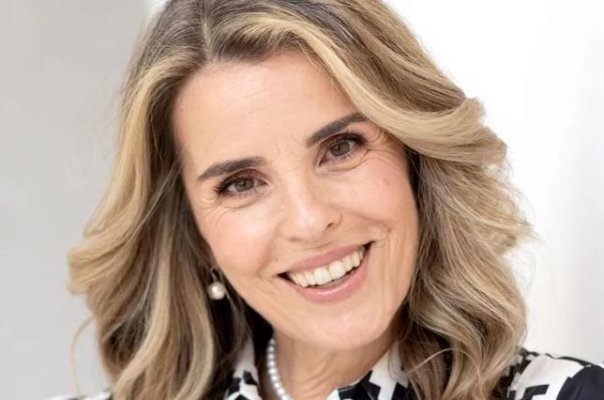 Cristela Georgescu: Două doamne în veșminte negre încurajează oamenii să vină la noi acasă!