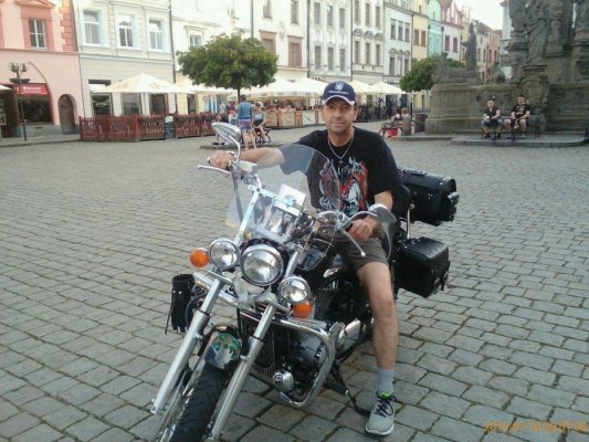 El este distrusul care și-a bătut cu bestialitate mama, pentru că nu i-a dat bani