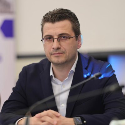 Cine este profesorul universitar cu 160 de conturi și depozite bancare care a vrut să intre în istoria unui muzeu din Constanța?! Video