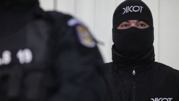 DIICOT a dat iama în traficanții de droguri din Capitală: O familie întreagă a ajuns după gratii