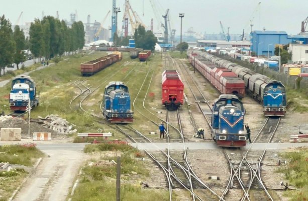Modernizarea căii ferate din Portul Constanța depinde de studiul de fezabilitate care... nu se mai termină