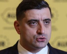 Simion îi ia apărarea lui Ionel Scrioșteanu după ce a fost demis: „O ultimă măgărie a lui Bolojan“ Simion îi ia apărarea lui Ionel Scrioșteanu după ce a fost demis: „O ultimă măgărie a lui Bolojan“