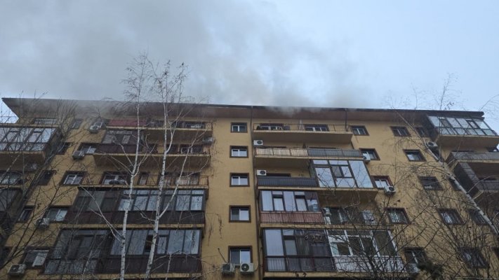 Incendiu puternic lângă București, un bloc a luat foc: Pompierii intervin cu 10 autospeciale