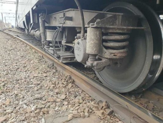 Incident pe calea ferată - Tren de marfă deraiat la Drăgăneşti, circulaţia trenurilor a fost perturbată