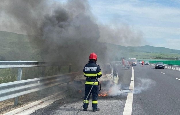 O mașină a luat foc pe Autostrada Soarelui