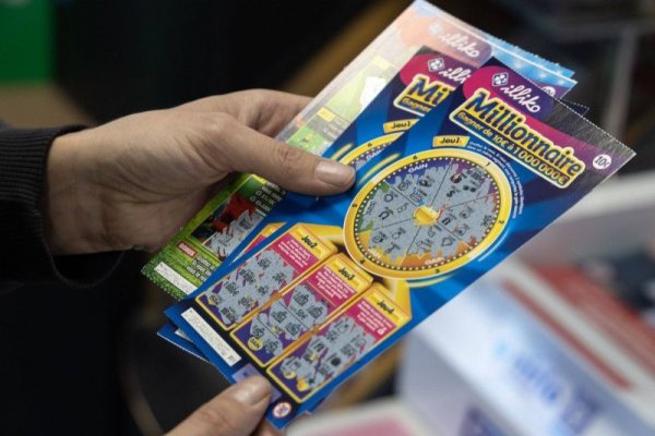 Doi oameni ai străzii au cumpărat un loz cu un card furat și au câștigat 500.000 de euro. Cine va primi banii