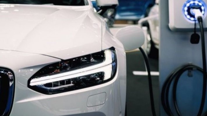 Piața mașinilor electrice și hibride, în creștere