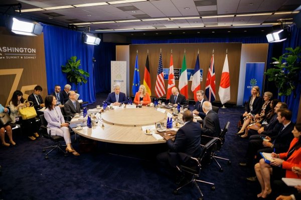 Marile puteri pregătesc terenul pentru o pace în Ucraina