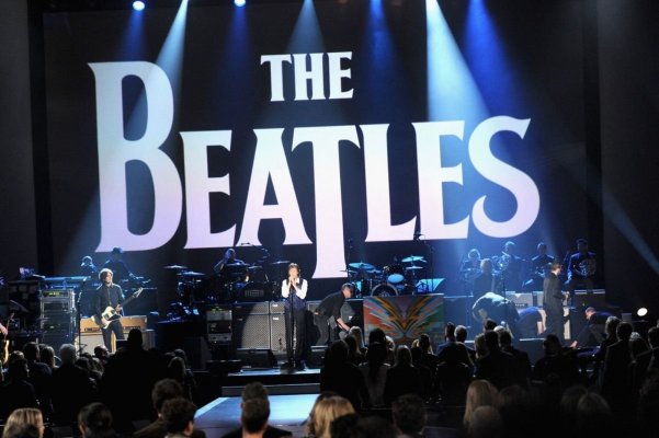 Piesa celor de la Beatles, refăcută cu IA, a câștigat premiul Grammy pentru cea mai bună interpretare rock