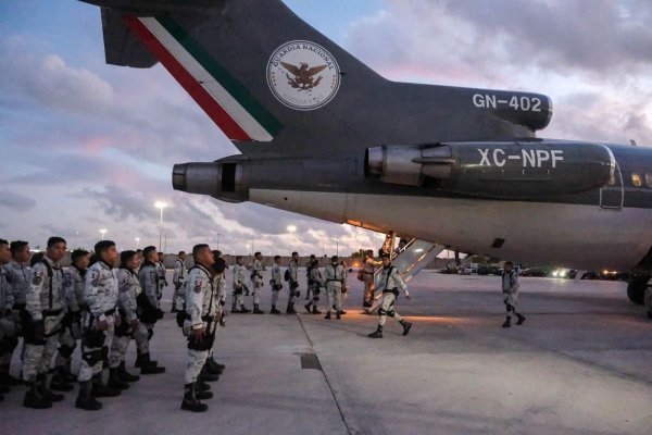 Escaladează tensiunile, după deciziile lui Trump: Mexicul trimite 10.000 de militari la granița cu SUA. Video
