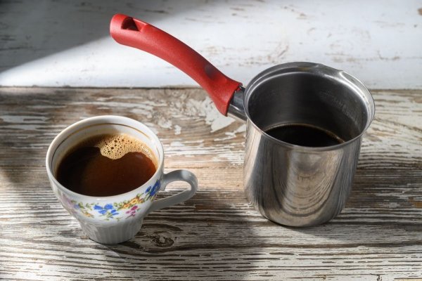Cafeaua la ibric e periculoasă! Este avertismentul oamenilor de știință pentru cei care o preferă cu caimac