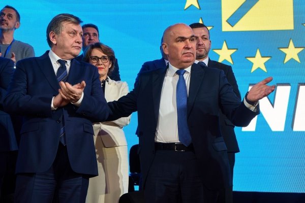 Crin Antonescu îl somează pe Ilie Bolojan să vorbească cu americanii