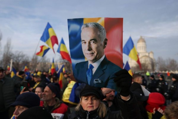 Oamenii lui Călin Georgescu protestează în fața Parchetului General. Video