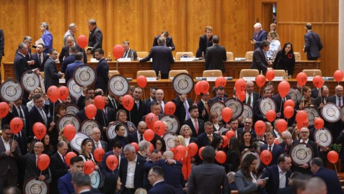Opoziția, eșec lamentabil la moțiunea de cenzură. Nu a fost votată nici de cei care au semnat-o....