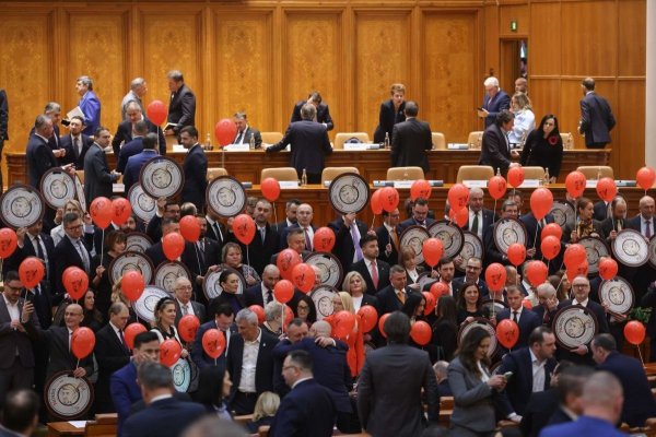 Fisură majoră în blocul suveranist: 8 parlamentari au 'trădat' la moțiunea de cenzură
