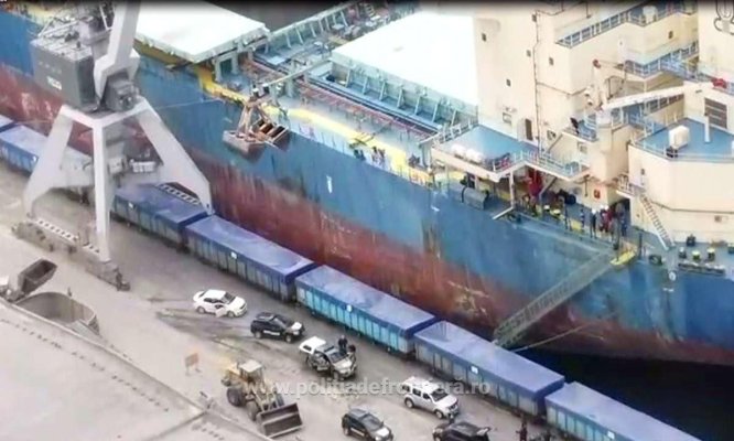 Flagrant! Un căpitan de vas egiptean a fost  prins cu țigări de contrabandă! Video