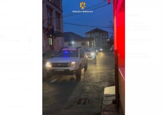 15 percheziţii într-un dosar de evaziune fiscală privind comerţul cu îmbrăcăminte şi încălţăminte