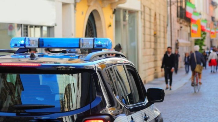 Jaf cu ostatici la o bancă din Fiumicino. Angajații au găsit doi bandiți înarmaţi, ascunși în interior, când au venit la serviciu