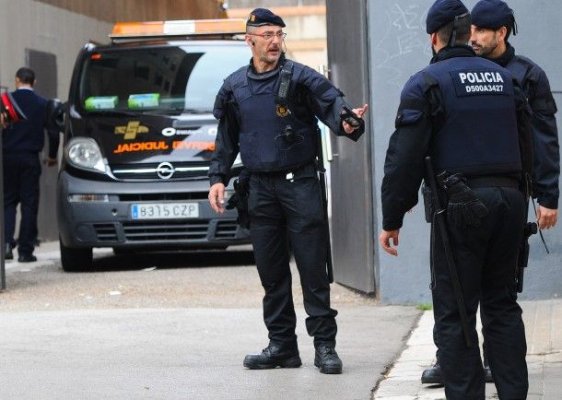 O bandă de români care a jefuit 40 de vile de lux, destructurată de poliția spaniolă 