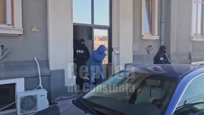 Salarii de lux! Cât câștigă angajații și directorii implicați în dosarul de corupție din Portul Constanța!