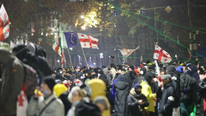 Un lider al opoziției din Georgia și mai mulți protestatari au fost reținuți. Video