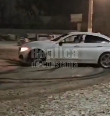 La Cobadin se fac drifturi cu mașini pe gheața acoperită cu zăpadă! Video