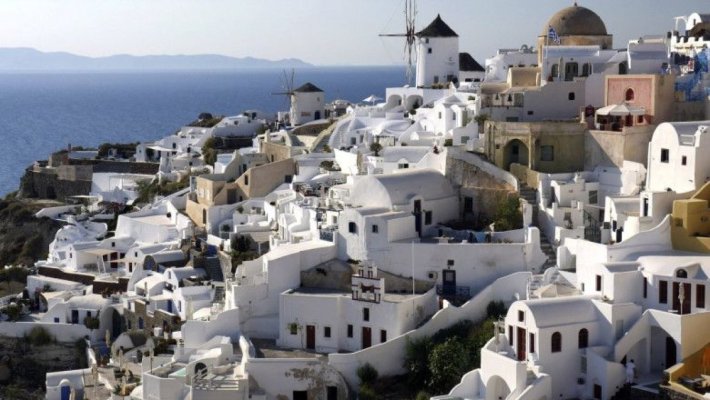 Zeci de cutremure în jurul insulei greceşti Santorini. Autorităţile au dispus închiderea şcolilor