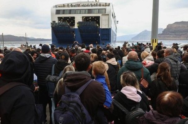 Cât ar mai putea dura fenomenul seismic din insula Santorini