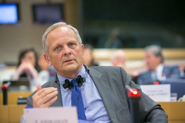 Stolojan critică o măsură UE care afectează toți angajații: ”Până unde va merge cu amestecul în politicile și deciziile companiilor private?”